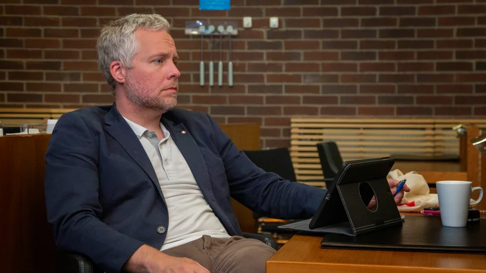 Linus Sköld (S), riksdagsman och lokalpolitiker från Älvsbyn, förstod att det skulle bli så här. "Större städer kommer behöva dra ner, och i mindre kommuner kommer man stänga", säger han bedrövat.