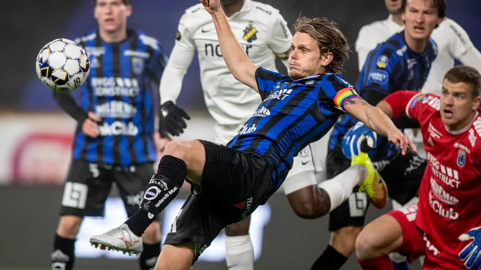 AIK möter Sirius på Enavallen i juli inför omstarten av allsvenskan.