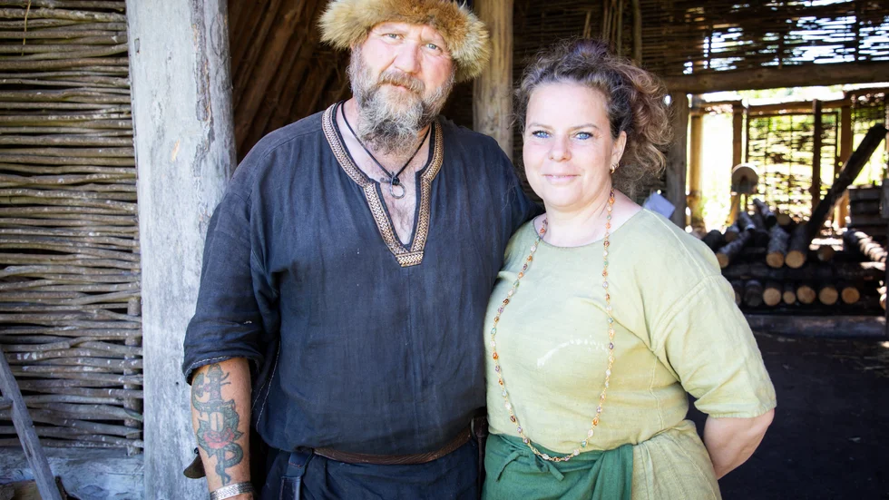 Shane och Madeleine Mackay bor i långhuset i Sjonhem så ofta de kan. 