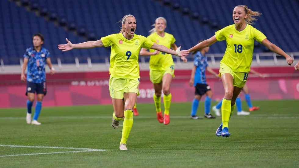 Sverige, som tog OS-silver tidigare i år, är ett av 16 lag i fotbolls-EM nästa sommar. Arkivbild.