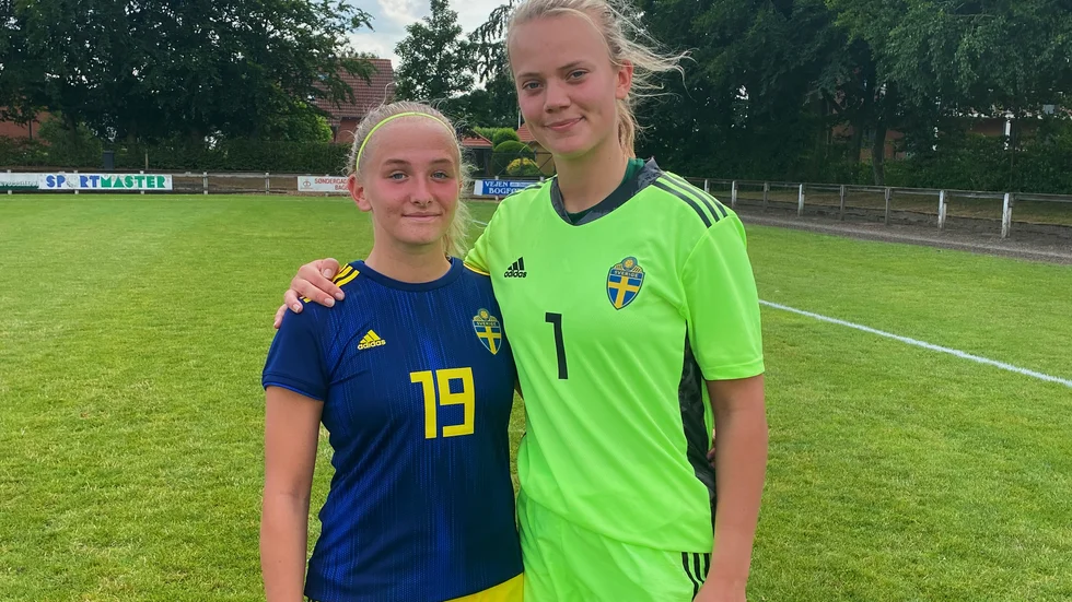 Tuva Skoog och Elsa Strömberg fick båda två starter i landslaget – där Skoog dels fick bära kaptensbindel, dels gjorde första landslagsmålet.