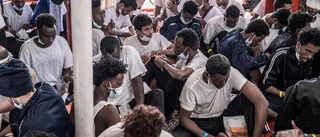 Migrantfartyg släpps fram till kaj