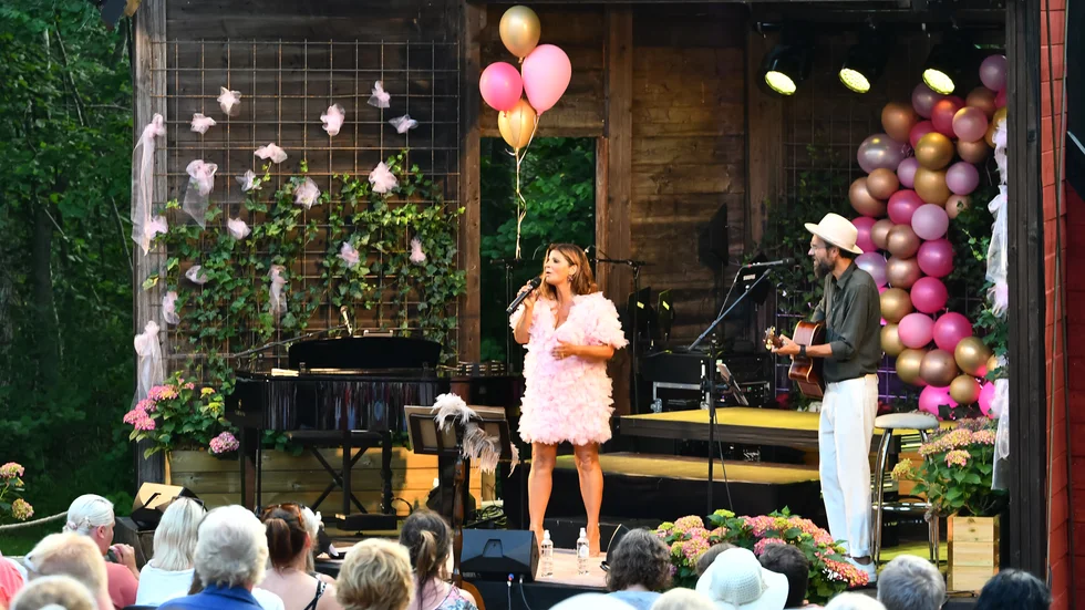 Carola uppträdde nyligen under Solliden sessions inför kronprinsessan Victorias födelsedag. Nu ger hon ytterligare framträdanden med den akustiska konserten "Naket del 2", men i Steninge slottspark. Arkivbild.