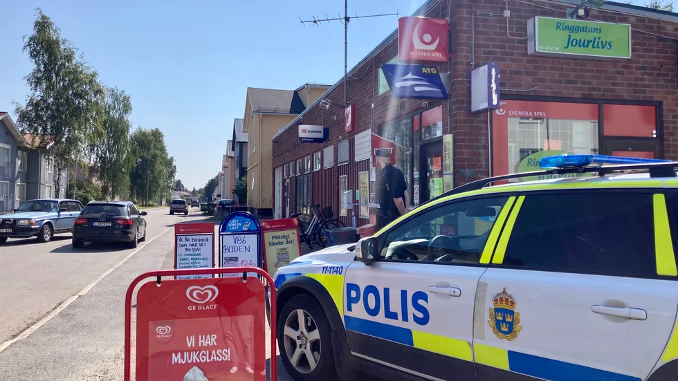 Polisen kunde gripa den misstänkte gärningsmannen några hundra meter från jourlivsbutiken på Ringgatan.