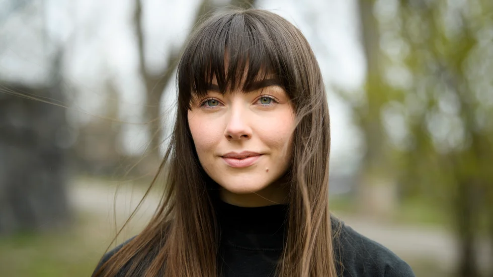 Nadja Evelina släpper sitt andra album "Aska, glitter och annat som försvinner med vinden".