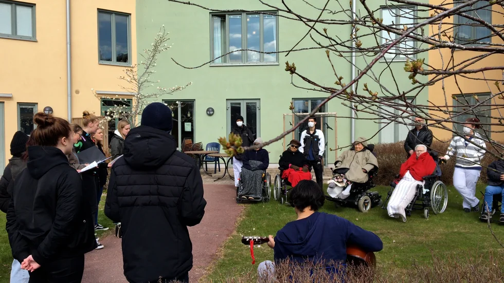 Eleverna bjöd på fyra klassiska vårsånger.