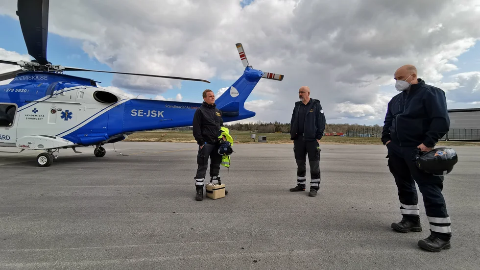 Pär, Johan och Stephan jobbar med luftburen intensivvård.