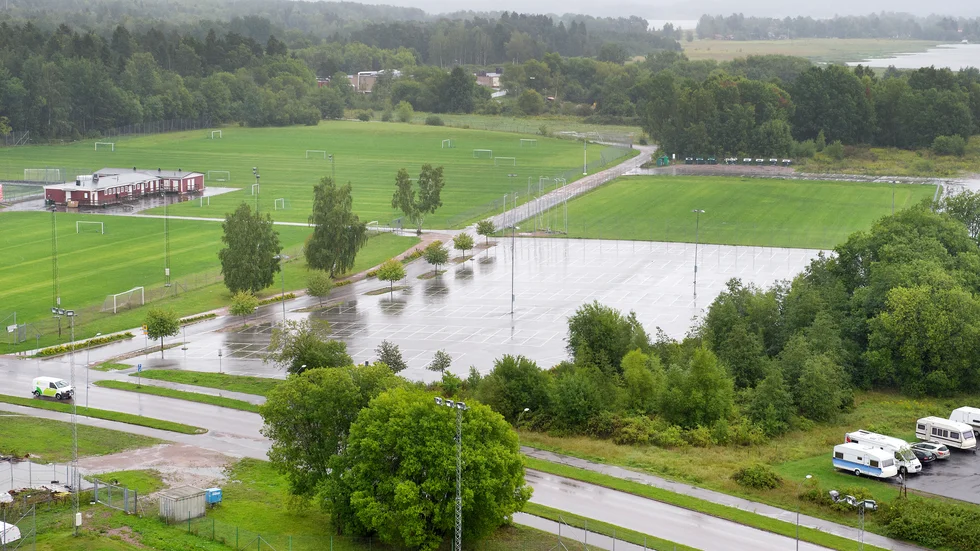 När skolplanerna först presenterades pekades parkeringen vid Rosvalla ut som ett intressant område. Rosvalla är fortfarande aktuellt men det finns alternativa placeringar.