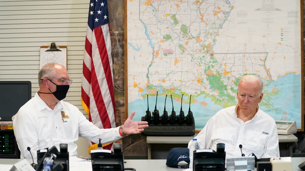 President Joe Biden lyssnade till Louisianas guvernör John Bel Edwards under en genomgång av arbetet med att hantera skadorna som orsakats av stormen Ida.