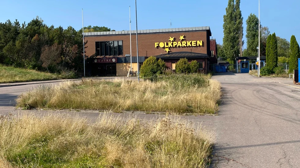 Snart påbörjas den utvändiga rivningen av Folkets Park i Motala.