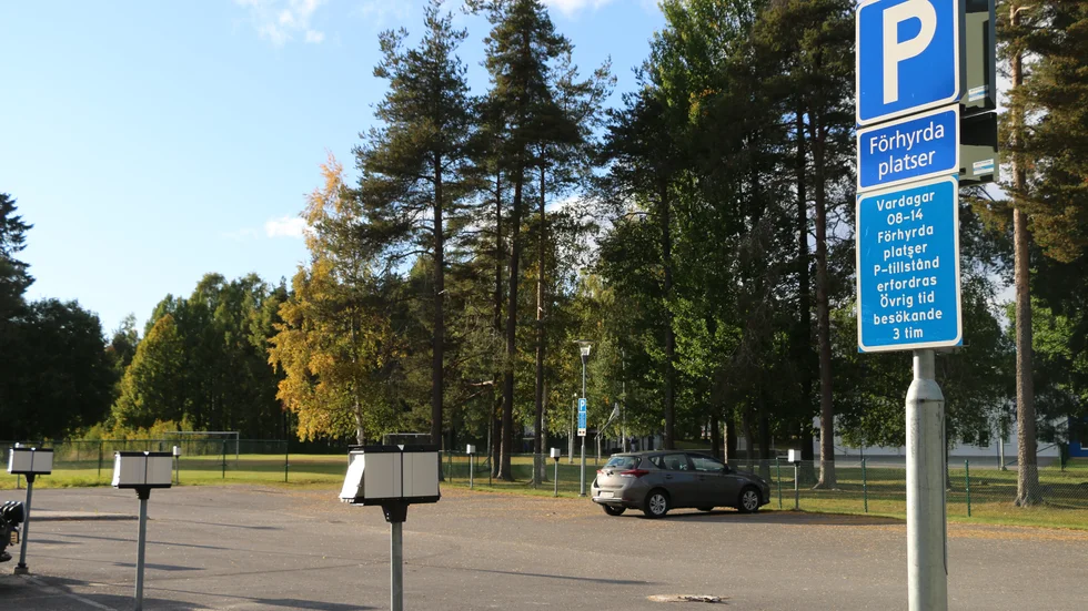 Det behövs en mer flexibel lösning för personalparkering på kommunens arbetsplatser, anser signaturen "Cyklist". (Arkivbild)