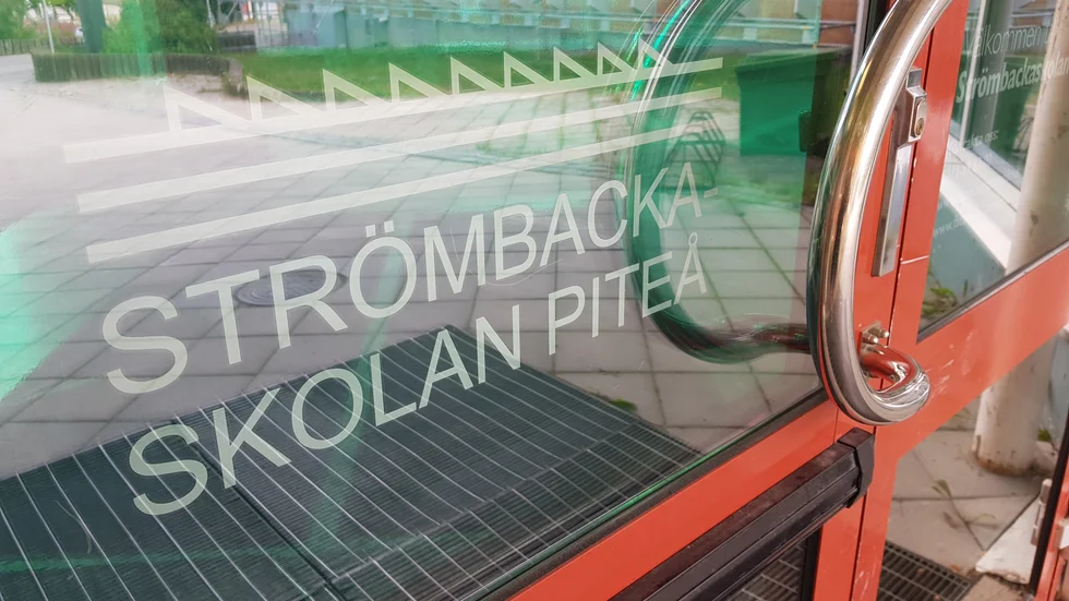 "Den skola våra politiker idag låter bli att satsa på är grunden till det samhälle vi kommer att få om tio, tjugo år. Vill vi ha det samhället?", frågar insändarskribenten. (Arkivbild)