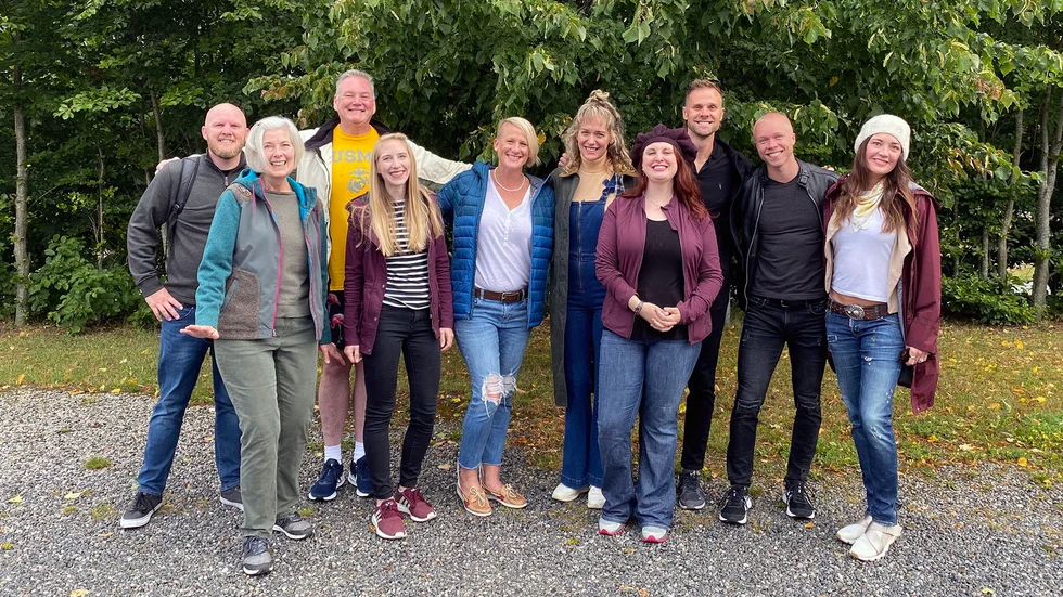 Deltagarna i den tionde säsongen av SVT:s "Allt för Sverige" är nu i Sverige och spelar in. Pressbild.