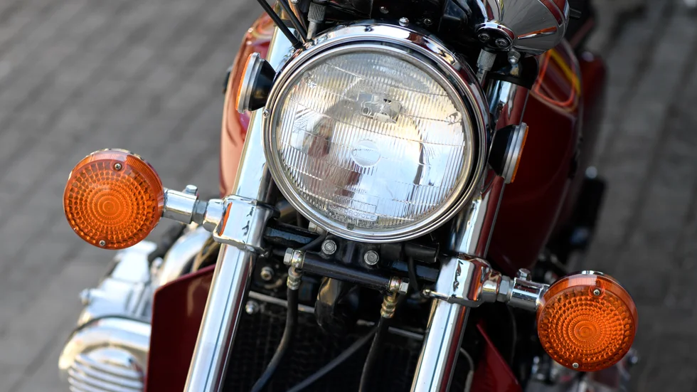 "Plötsligt körde en motorcykel om mig på insidan samtidigt som en annan körde om mig på utsidan" skriver insändarskribenten. Arkivfoto
