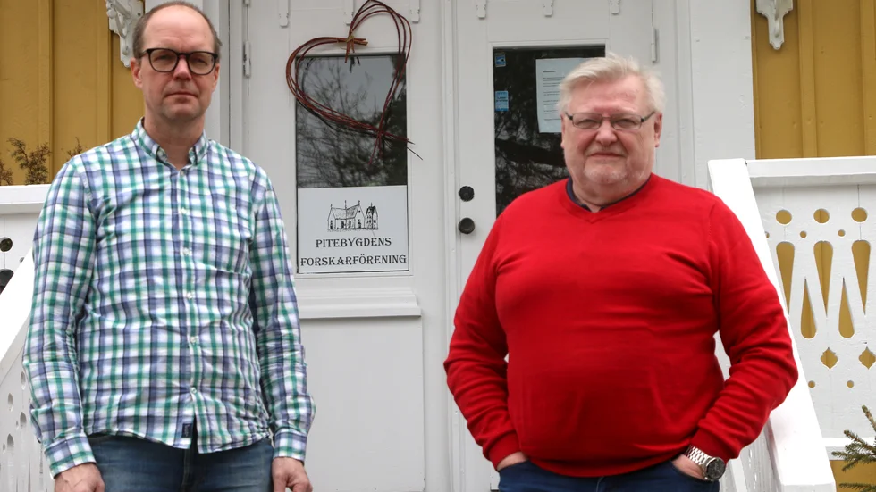 Med anledning av Pitebygdens Forskarförenings 40-årsjubileum skriver Ulf Holmberg (till höger) om släktforskningens framväxt i Piteå och hur nuläget ser ut när det gäller släktforskning. (Intill honom Olof Andersson Strand, också medlem i föreningen)