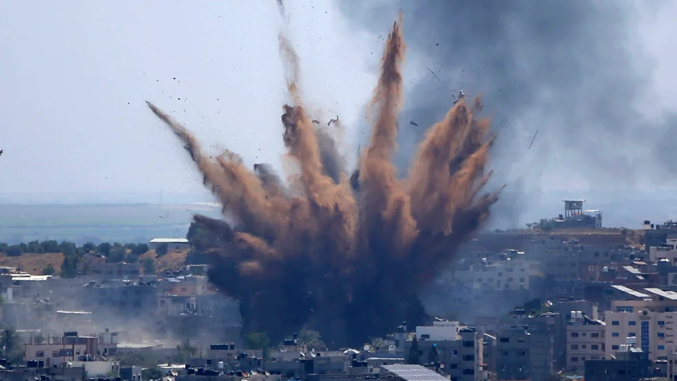 Ett israeliskt flyganfall över Gaza stad på torsdagen.