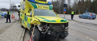 Ambulans krockade i korsning i centrala Luleå