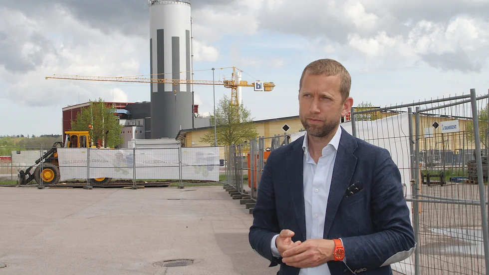 "Den största vinsten med en försäljning är att vi kan utveckla det här området och kommunen i övrigt på bästa sätt. Vi ser att ensam inte är stark", säger kommunstyrelsens ordförande Jacob Högfeldt (M) som är nöjd med beslutet.