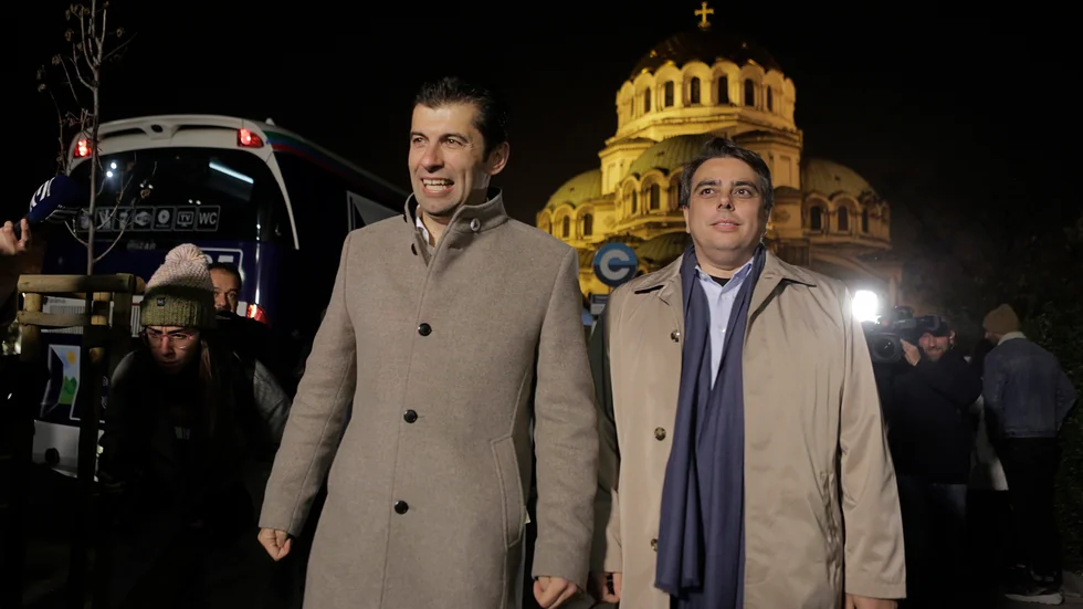 Kiril Petkov och Asen Vasilev bildade ett parti i september. Nu ska de försöka bilda en bulgarisk regering.