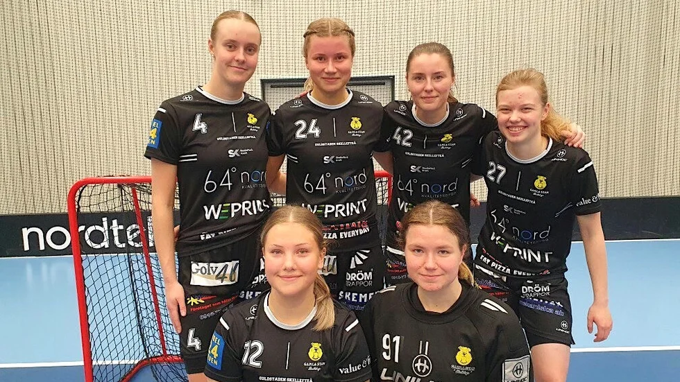 Gamla Stans målskyttar, stående: Emmy Helander, Elin Hultman, Emelie Engström, Wilma Wenden. Sittande: Nova Svanborg och målvakten Moa Hedman som höll nollan.