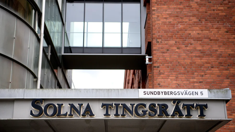 Pojken häktades på sannolika skäl misstänkt för försök till mord. 