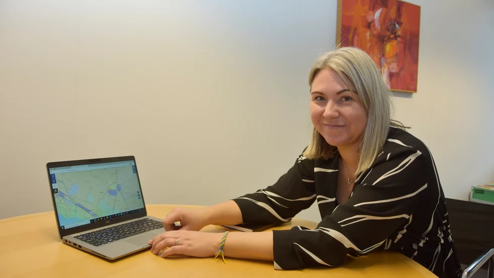Samhällsutvecklingschefen Annelie Granljung öppnar nu för mer bostadsbebyggelse i kyrkbyn. Två områden är aktuella.