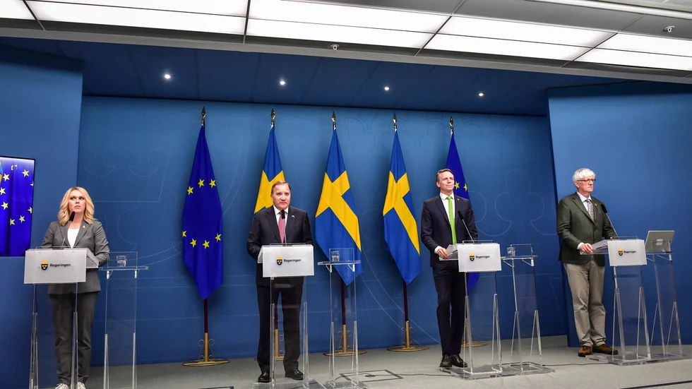 Statsråden på pressträffen har liten koll på vad som händer runt om i landet.