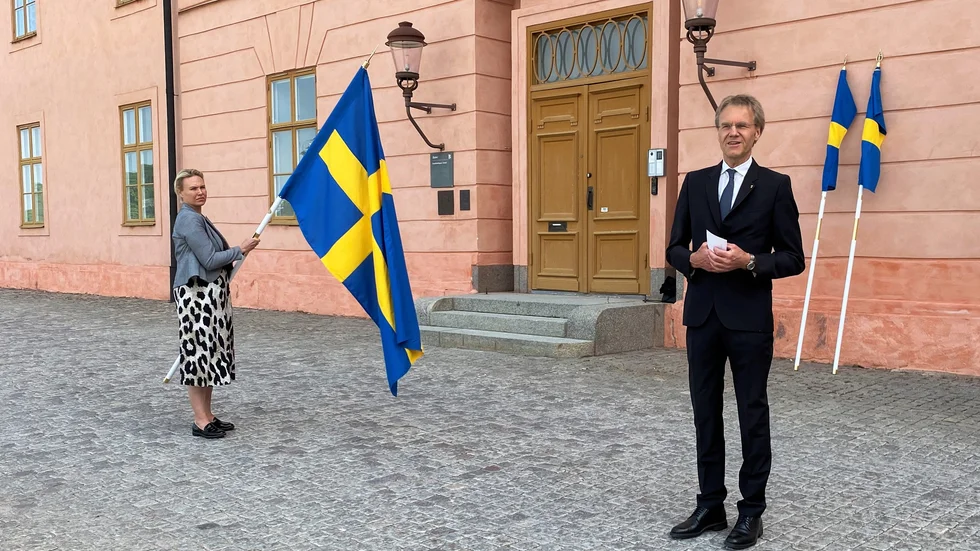 På nationaldagen tilldelande Göran Enander fanor till föreningar från länet.