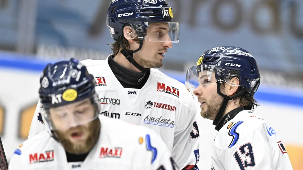 Andrew Gordon efter att ha reducerat till 3-1 under lördagens match borta mot HV71.