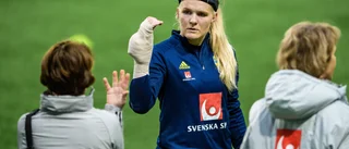 Unitedmålvakten lugnar oroliga efter bilderna på bandaget: "En gammal skada"