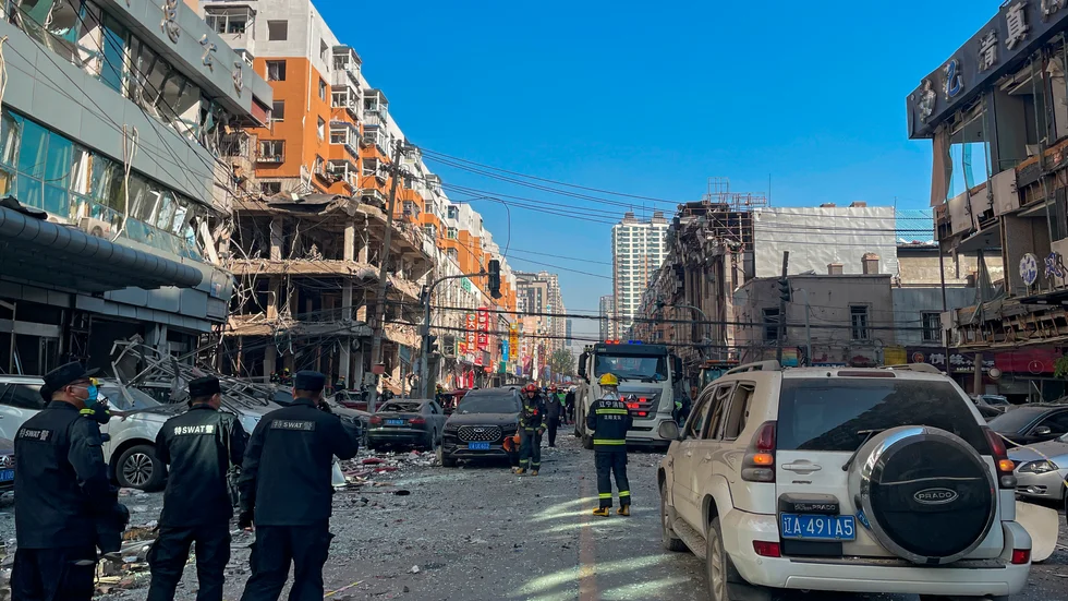 Minst tre personer har omkommit i en gasexplosion i norra Kina.