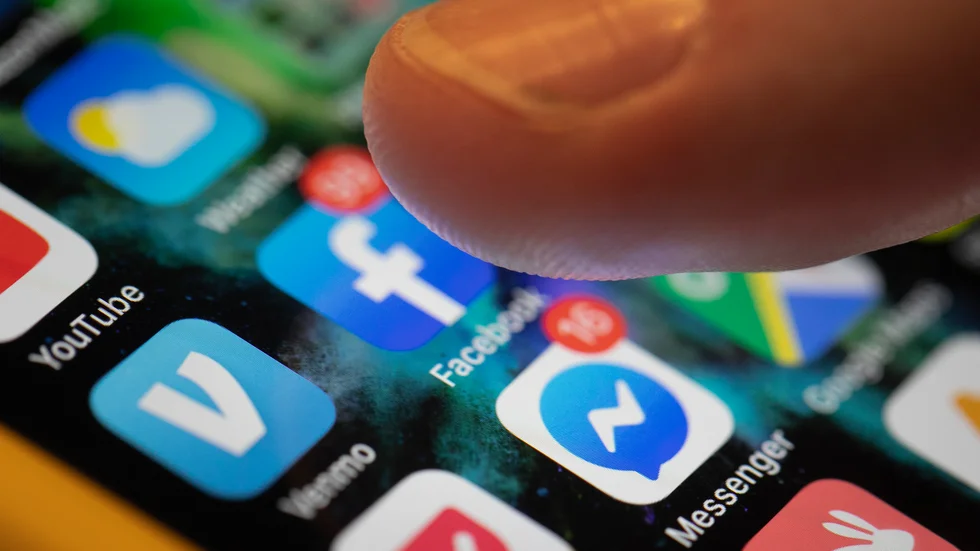 Apples senaste operativsystem till bland annat Iphone innebär stora förändringar för appar, som Facebook, som vill spåra vad du gör i telefonen. Arkivbild.
