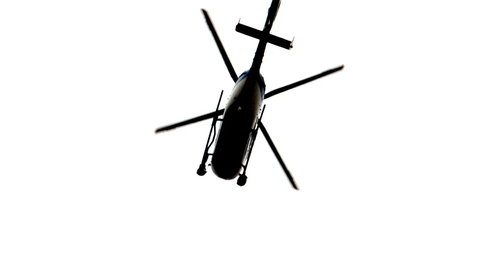 Ledningar besiktigas med helikopter.