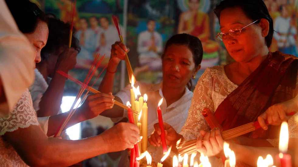 Buddhister i Kambodja brukar hedrar sina döda med en festival som nu tvingas avslutas i förtid. Arkivbild.