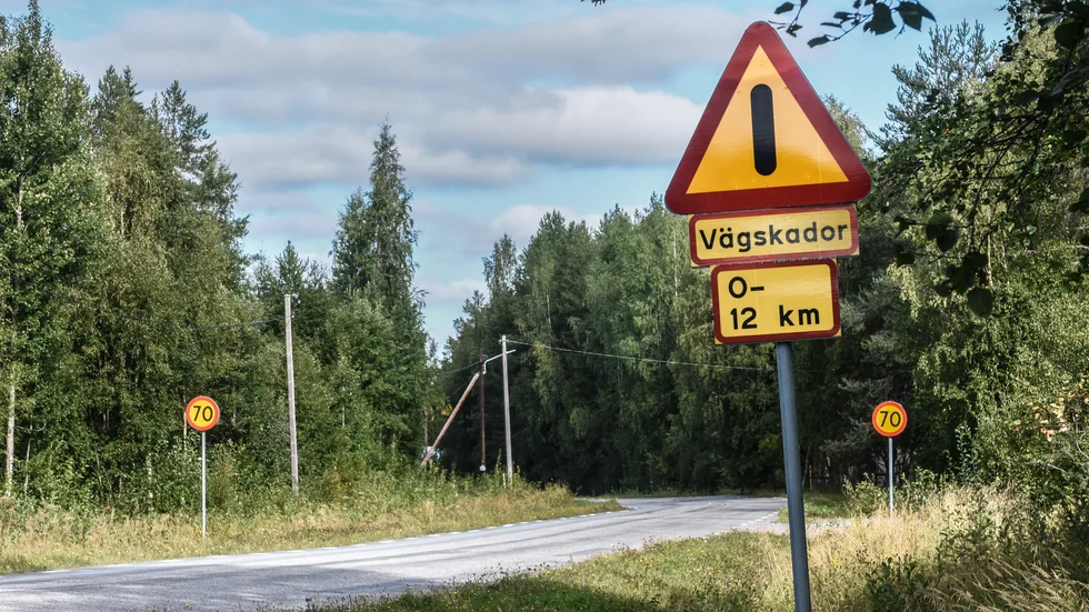 I tolv kilometer varnar Trafikverket för att det ska vara dålig väg. Dåligt med dålig väg, tycker Erik Pilbom.