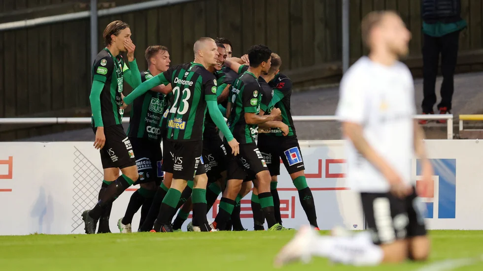 Jubel efter att Varbergs Robin Simovic gjorde 1-0.