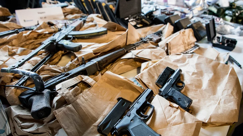 Hur många illegala vapen som smugglas in i Sverige varje år vet ingen.