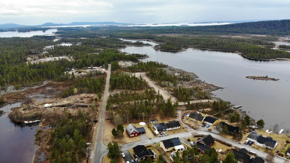 Längst ut på området Lugnet, nära skjutbanan och Vaukaströmmarna, tar det nya kvarteret Regnbågen sakta form. Just nu bara en grusväg, men som några år ett villakvarter.