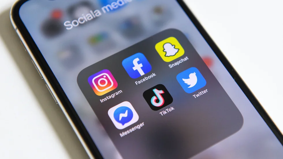 Sociala medier och spelsajter är ofta platserna där sexförbrytarna tar de första kontakterna med barn och ungdomar.