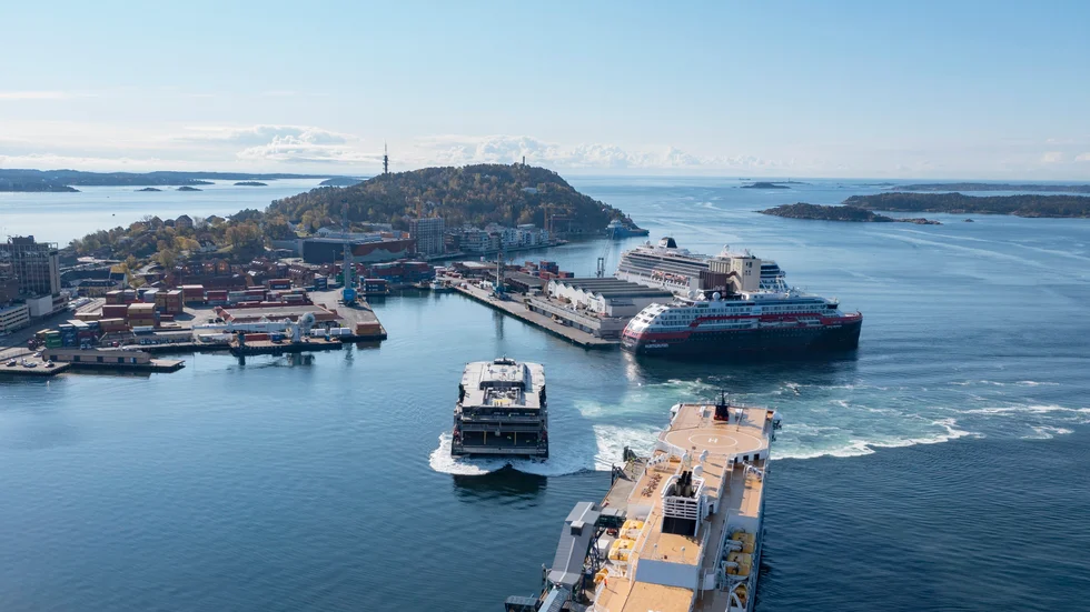 Världskrigsbomber har hittats relativt nära vattenytan i Kristiansandsfjorden. Arkivbild.