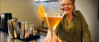 Gymnasieskolan erbjuder bartenderutbildning • Läraren Ulrika: "Branschen skriker efter folk"
