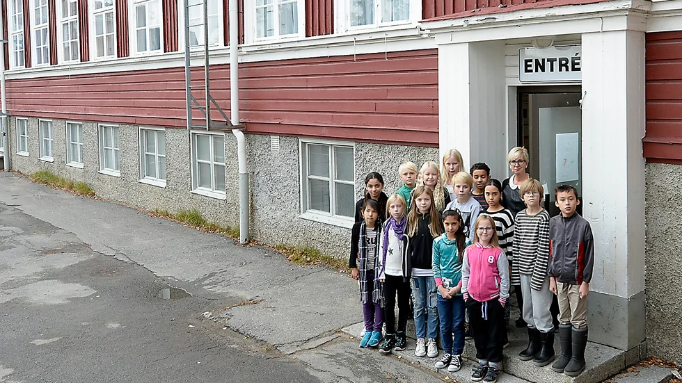 Klass 4B. Eleverna är överens om att skolan måste renoveras så fort som möjligt.