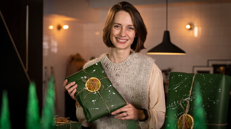 Anna María Larsson har flera härliga förslag på paketinslagningar för dina julklappar. 