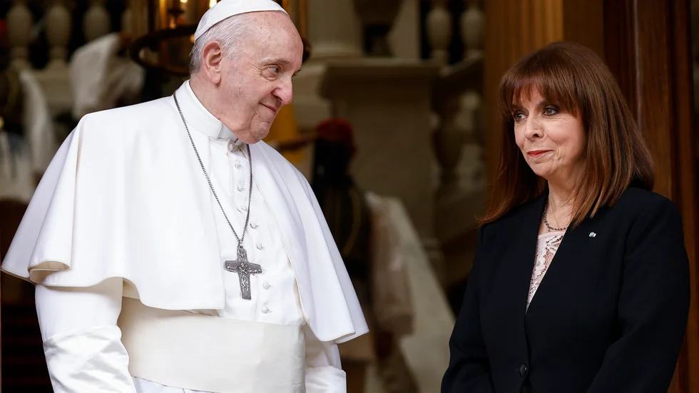 Påve Franciskus möter Greklands president Katerina Sakellaropoulou.