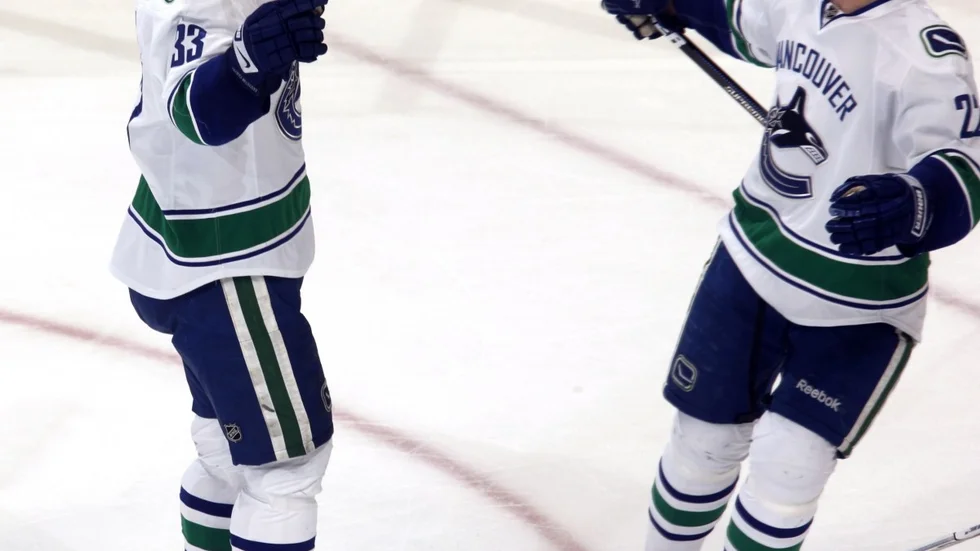 Henrik och Daniel Sedin, på bilden, liksom Alexander Edler, ansluter från Vancouver till Tre Kronor. Arkivbild: Scanpix
