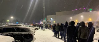Långa köer ringlade utanför Coop Arena: Men arrangören löste kaoset