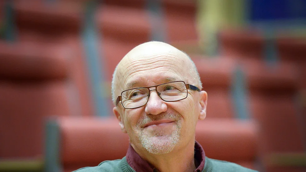 Hobby Tomas Marklund har själv annat jobb bredvid politiken. Foto: Jeanette Lövgren.