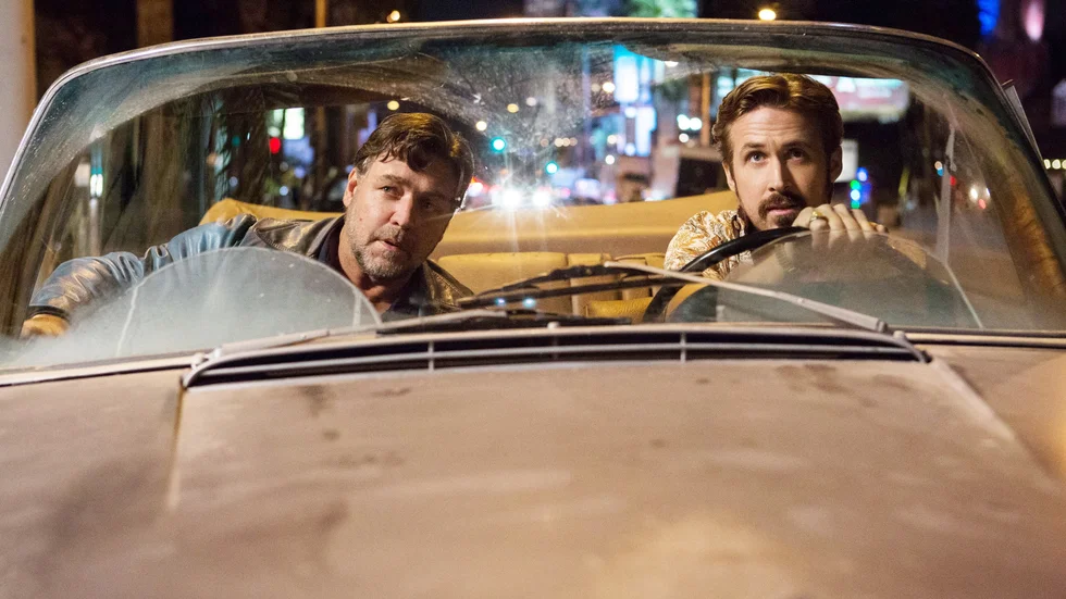 Briljerar. Jackson Healey (Russell Crowe) och Holland March (Ryan Gosling) är varandras motpoler, men bildar en ovanligt fin, odynamisk duo i Shane Blacks "The nice guys". Foto: Daniel McFadden Foto: Daniel McFadden.