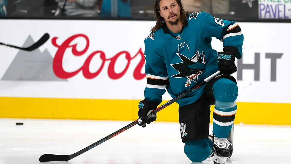Erik Karlsson under uppvärmningen inför debuten med San José Sharks. 