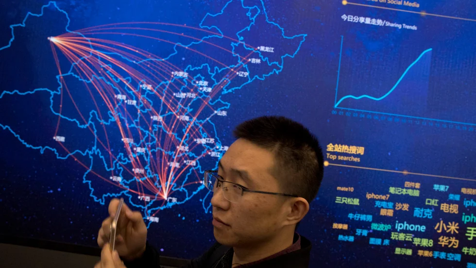 Den digitala kartan hos handelsbjässen jd.com visar leveransflödet i Kina under singeldagen förra året.